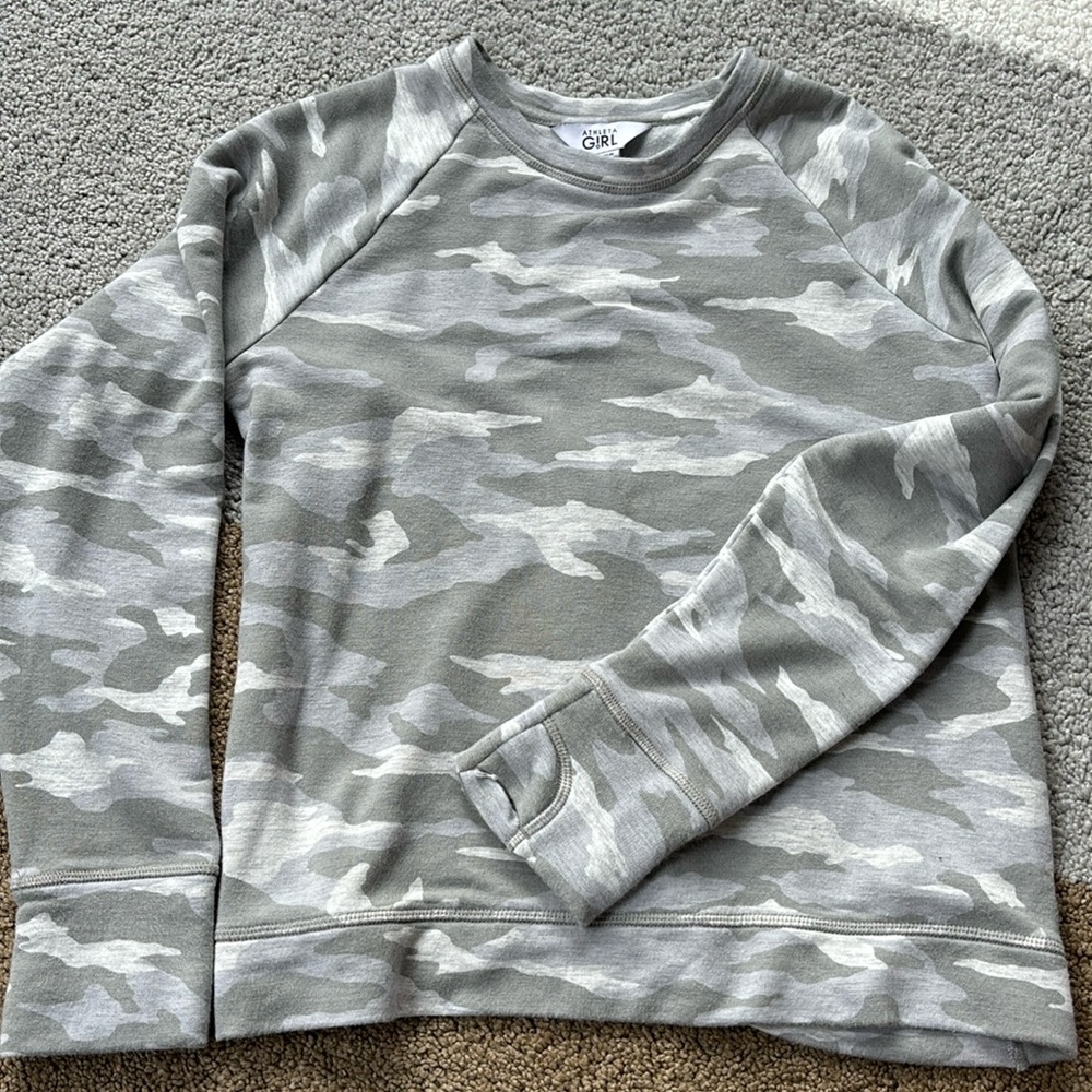 Gray camouflage fleece long sleeve, crewneck in large Athleta girl